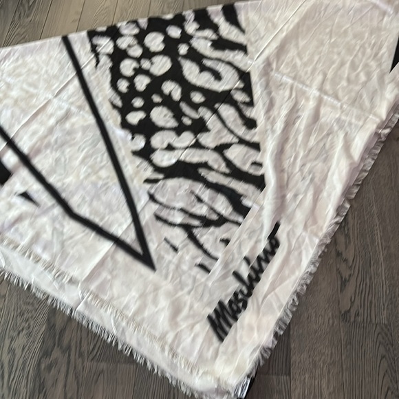 Moschino Black and White Animal Print  oversized Scarf - Picture 13 of 17